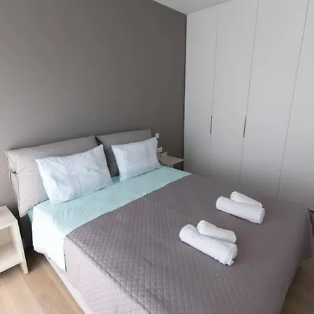 New-built Close To Centre *